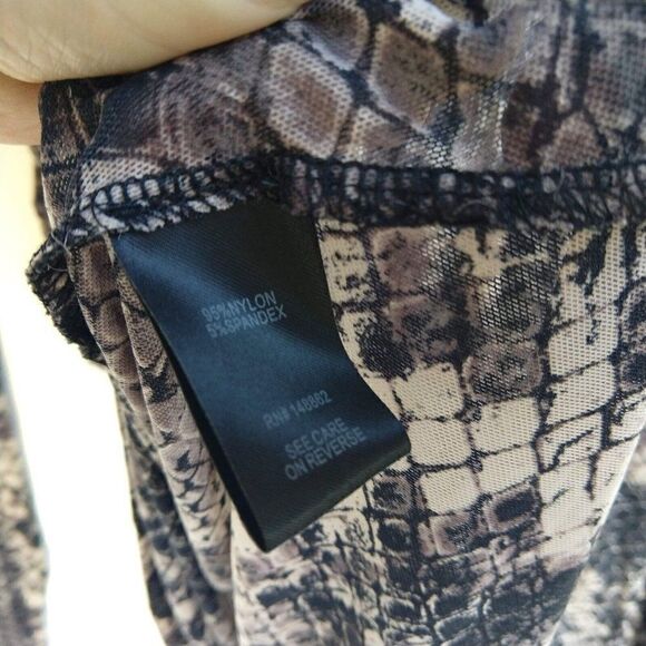 Torrid Snakeskin Print Mesh Surplice Babydoll Top Size 00 10 Stretch V Neck - Picture 9 of 9